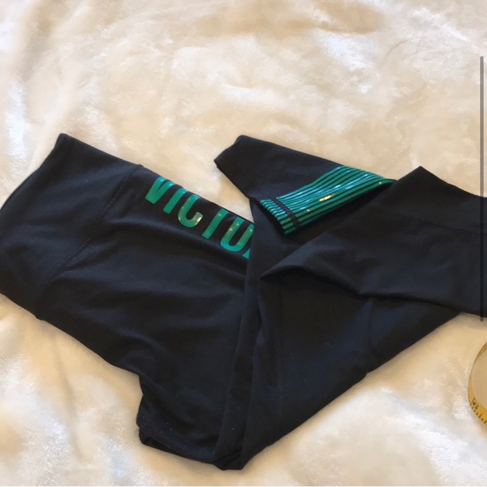 Victoria’s Secret sport capri leggings size L 💐